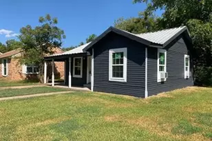 1916 Liberty St, Bonham, TX 75418 - Photo 2