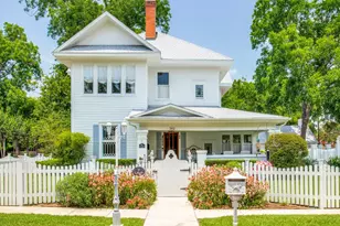 302 Featherston St, Cleburne, TX 76033 - Photo 2