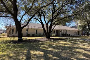 3796 Vinecrest Dr, Dallas, TX 75229 - Photo 2