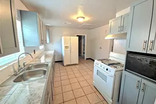 2721 Sharon St, Dallas, TX 75211 - Photo 6