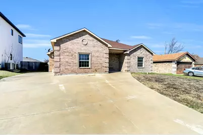 2923 E Pepperidge Drive, Lancaster, TX 75134 - Photo 2