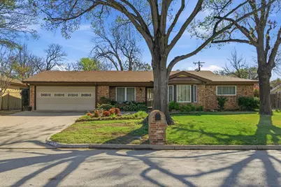 1760 Acorn Lane, Hurst, TX 76054 - Photo 2