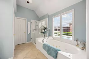 8625 Old Oak Dr, Irving, TX 75063 - Photo 22