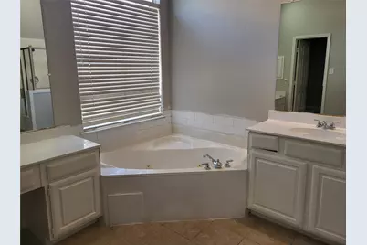 119 Saint James Road, Irving, TX 75063 - Photo 2