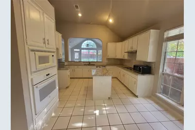 119 Saint James Road, Irving, TX 75063 - Photo 6