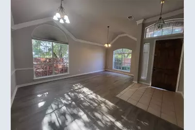 119 Saint James Road, Irving, TX 75063 - Photo 4