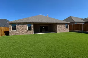 2005 Belle Lagos Ln, Cleburne, TX 76033 - Photo 2