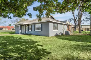 660 Schieme St, River Oaks, TX 76114 - Photo 2