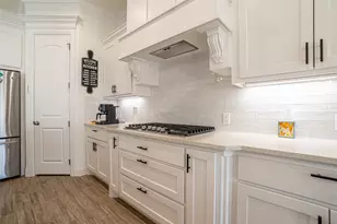 2039 Spieth St, Granbury, TX 76048 - Photo 18