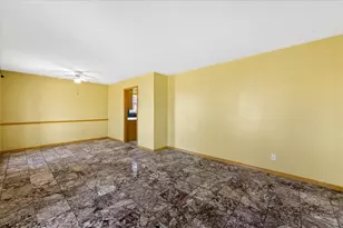 910 Bradfield Dr, Garland, TX 75042 - Photo 8