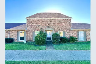 19 W Mountain Creek Drive, Grand Prairie, TX 75052 - Photo 1