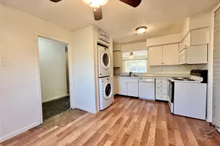 19 W Mountain Creek Dr, Grand Prairie, TX 75052 - Photo 4