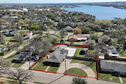 405 S Hannaford Street, Granbury, TX 76048 - Photo 2