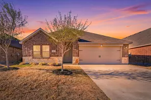 1012 Grand Vw Dr, Ennis, TX 75119 - Photo 1