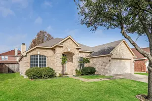 5051 Showdown Ln, Grand Prairie, TX 75052 - Photo 2