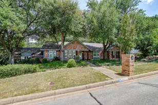 4801 Willow Run Ct, Fort Worth, TX 76132 - Photo 2