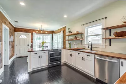 2706 Bomar Avenue, Fort Worth, TX 76103 - Photo 10