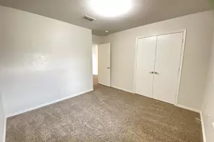 8016 Meadow View Tr, Fort Worth, TX 76120 - Photo 14