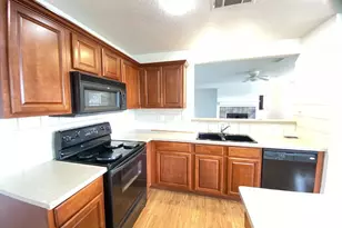 8016 Meadow View Tr, Fort Worth, TX 76120 - Photo 10