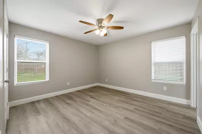 929 W Collins Street, Denison, TX 75020 - Photo 14