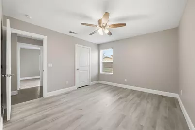 929 W Collins Street, Denison, TX 75020 - Photo 12