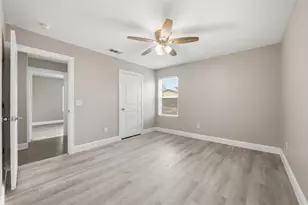 929 W Collins St, Denison, TX 75020 - Photo 12