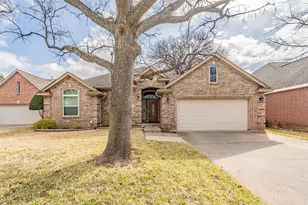 409 Dorcas Ln, Arlington, TX 76013 - Photo 2