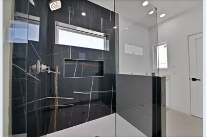 1405 Barry Avenue, Dallas, TX 75223 - Photo 26