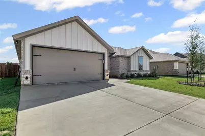 624 Jameson Street, Springtown, TX 76082 - Photo 2