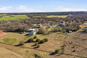 321 E Woody Creek Ct, Springtown, TX 76082 - Photo 6