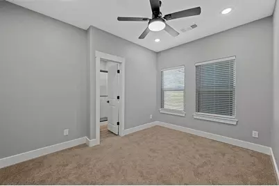 527 W Walker Street, Denison, TX 75020 - Photo 8