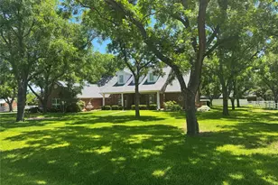 5615 Equestrian Ct, Granbury, TX 76049 - Photo 2