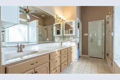5615 Equestrian Court, Granbury, TX 76049 - Photo 32