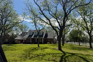 5615 Equestrian Ct, Granbury, TX 76049 - Photo 2