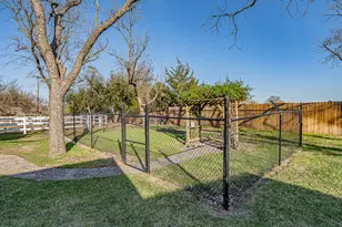 5615 Equestrian Ct, Granbury, TX 76049 - Photo 10