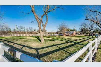 5615 Equestrian Court, Granbury, TX 76049 - Photo 38