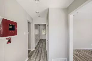 2185 Jana Ln, Burleson, TX 76028 - Photo 6