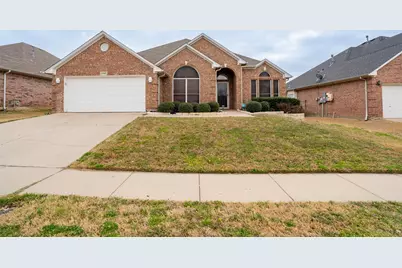 8700 Shadow Trace Drive, Fort Worth, TX 76244 - Photo 2