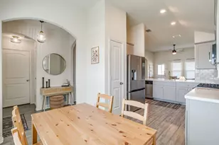 800 Amberwood Ct, Fort Worth, TX 76052 - Photo 6