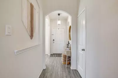 800 Amberwood Court, Fort Worth, TX 76052 - Photo 4