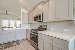 800 Amberwood Ct, Fort Worth, TX 76052 - Photo 8