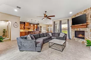 311 Paddle Boat Dr, Granbury, TX 76049 - Photo 6