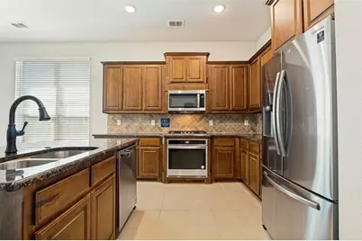 1812 Graham Way, Mansfield, TX 76063 - Photo 4