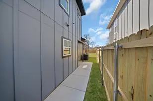 1407 Barry Ave, Dallas, TX 75523 - Photo 36