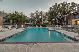 2535 Wedglea Dr, Dallas, TX 75211 - Photo 2