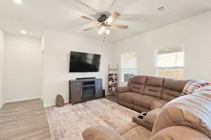 513 Jameson St, Springtown, TX 76082 - Photo 10