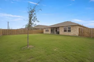 513 Jameson St, Springtown, TX 76082 - Photo 24
