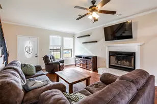 604 Hillside Cir, Little Elm, TX 75068 - Photo 4