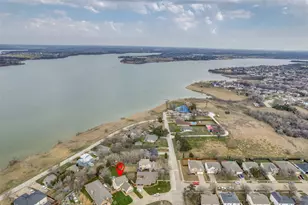 604 Hillside Cir, Little Elm, TX 75068 - Photo 2