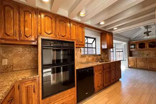 1030 Clinton St, Carrollton, TX 75007 - Photo 10